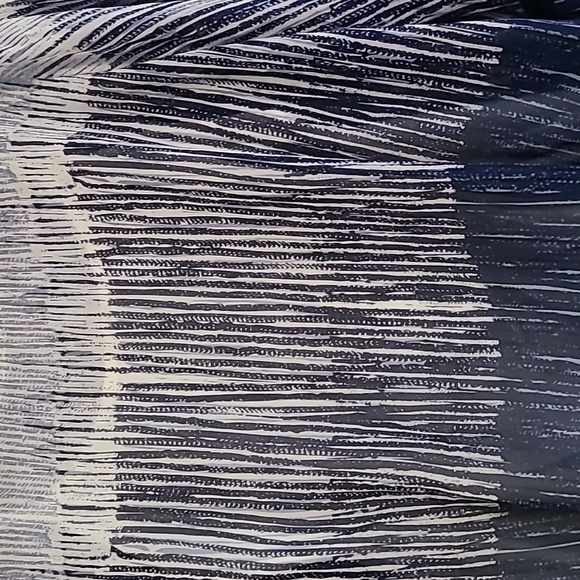 Alfani navy/white sheer ombre top w cami. Sheer winged sleeve,ruched waist P/M. - Picture 6 of 9